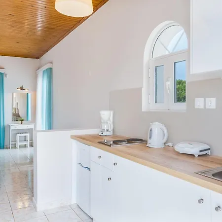 Porto Giardino Kypseli