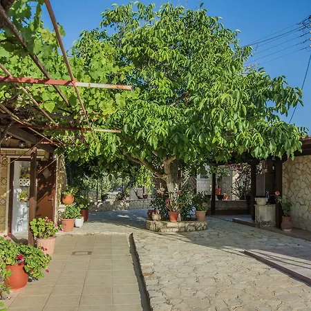 Apartment Porto Giardino Kypseli
