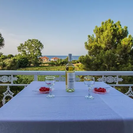 Porto Giardino Kypseli