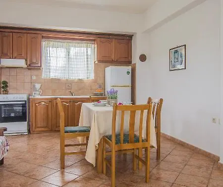 Porto Giardino Kypseli